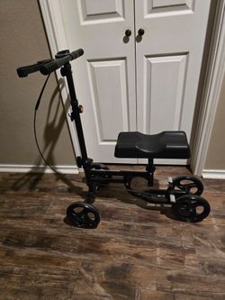 Foldable knee scooter