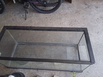 20 gallon reptile tank  with accessories