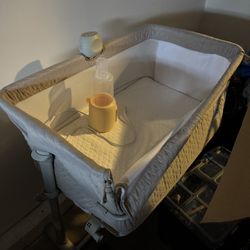 Babycloud Bassinet W/bottle Warmer