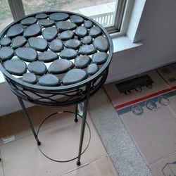 Metal Plant Stand Dusplay $10 19114 Zip