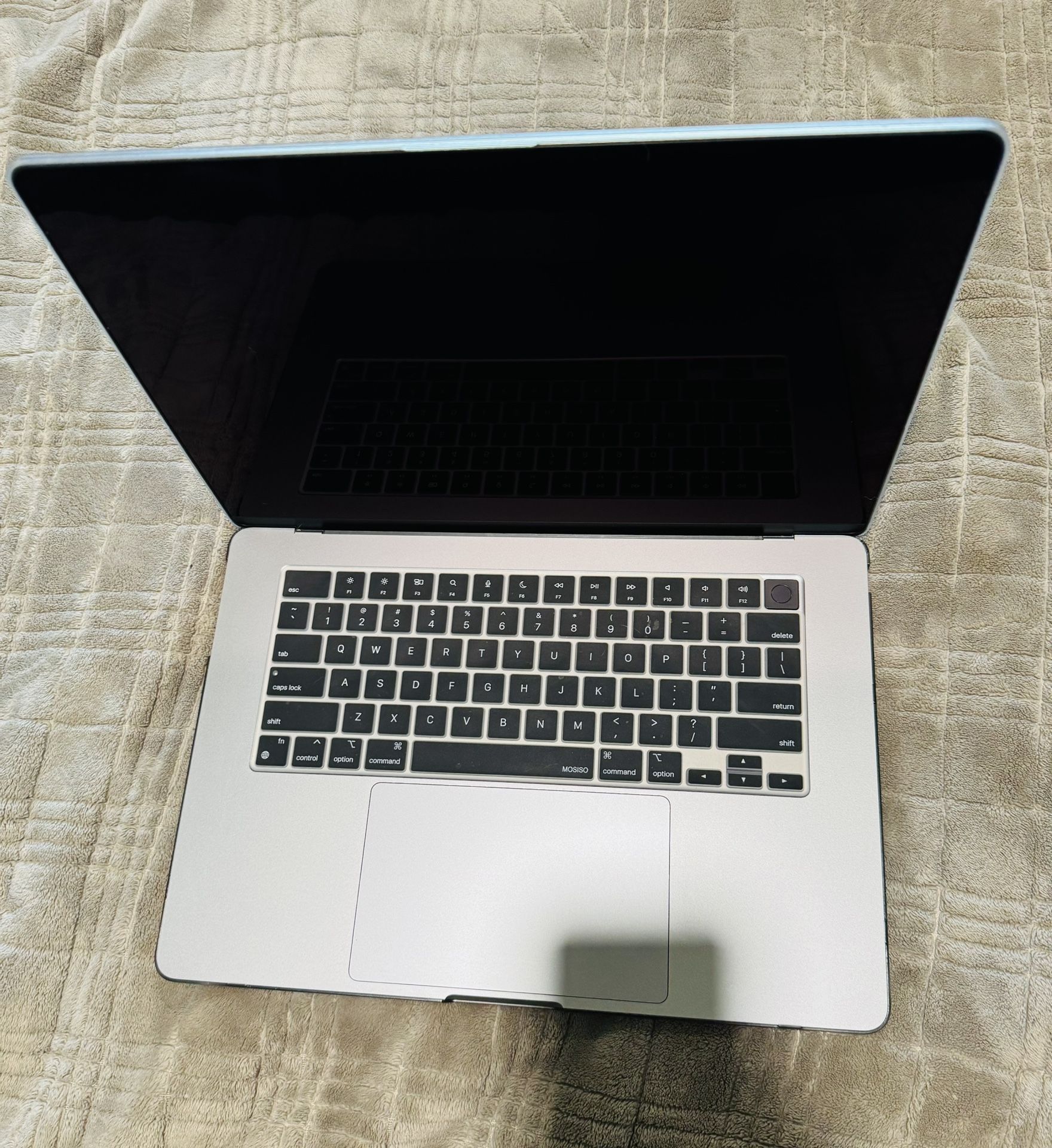 15” MacBook Air (M2) 
