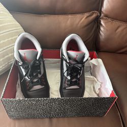 Jordan 3 Retro OG  black cement size 10.5