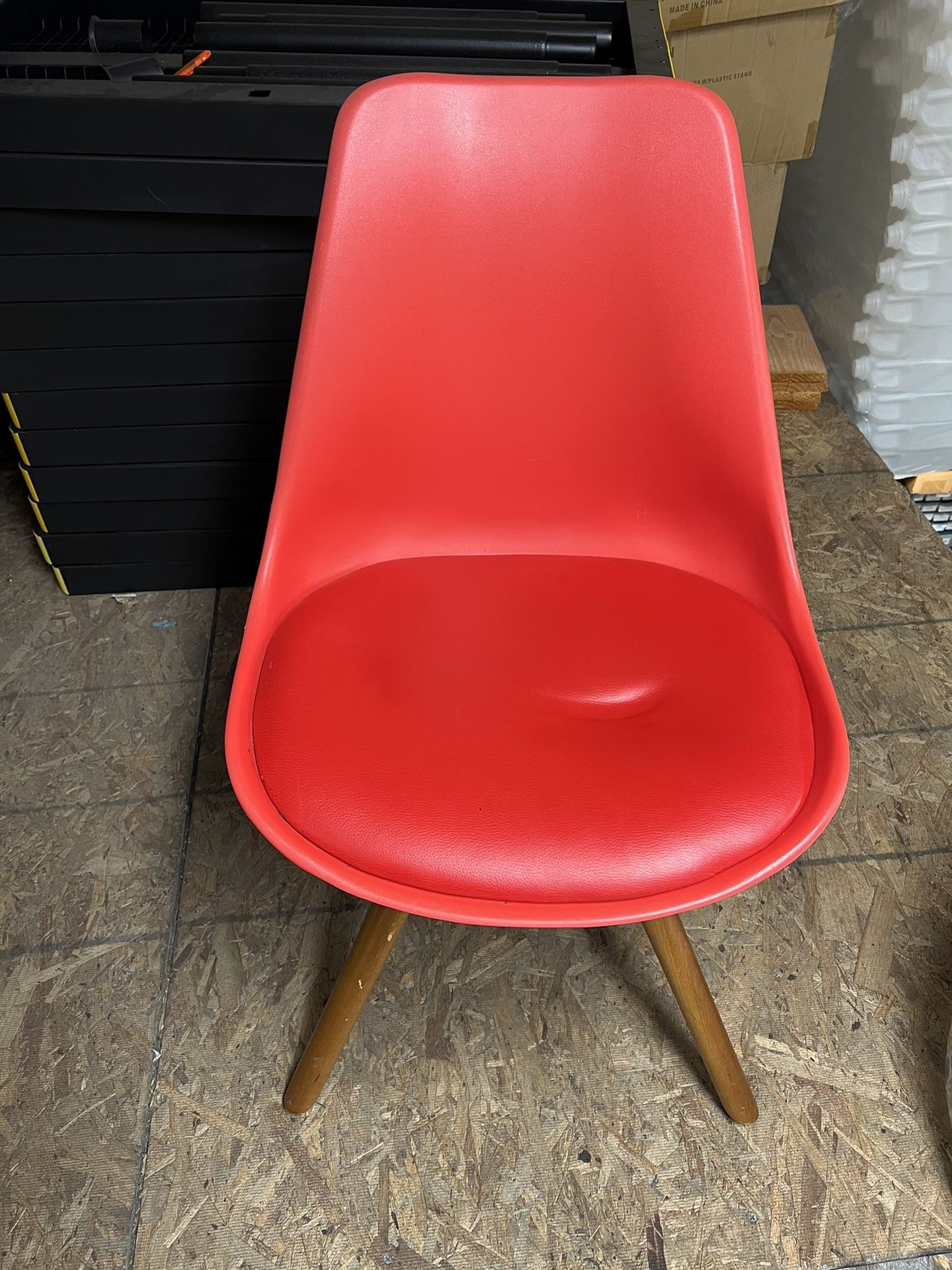 Mid-Century Modern Eiffel Style Chair With Wood Legs