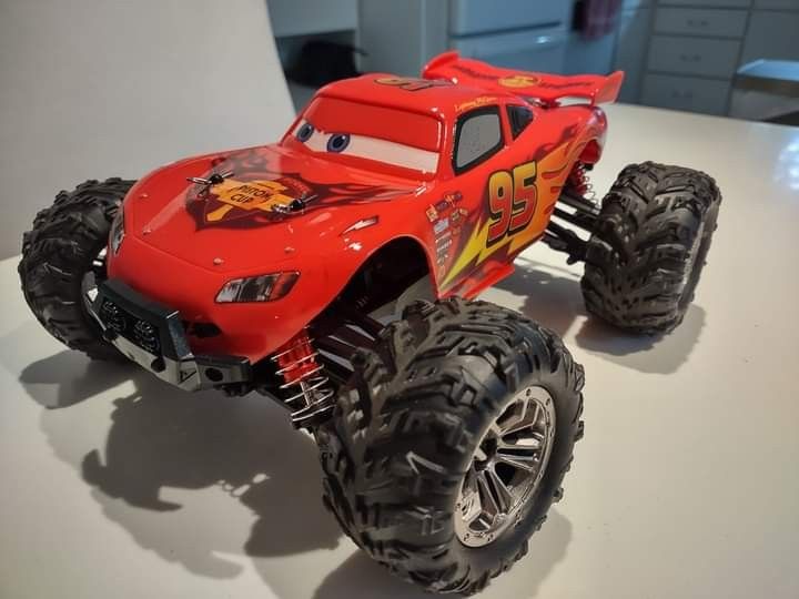 Custom  1:16 4x4 Lighting McQueen RC Car. 