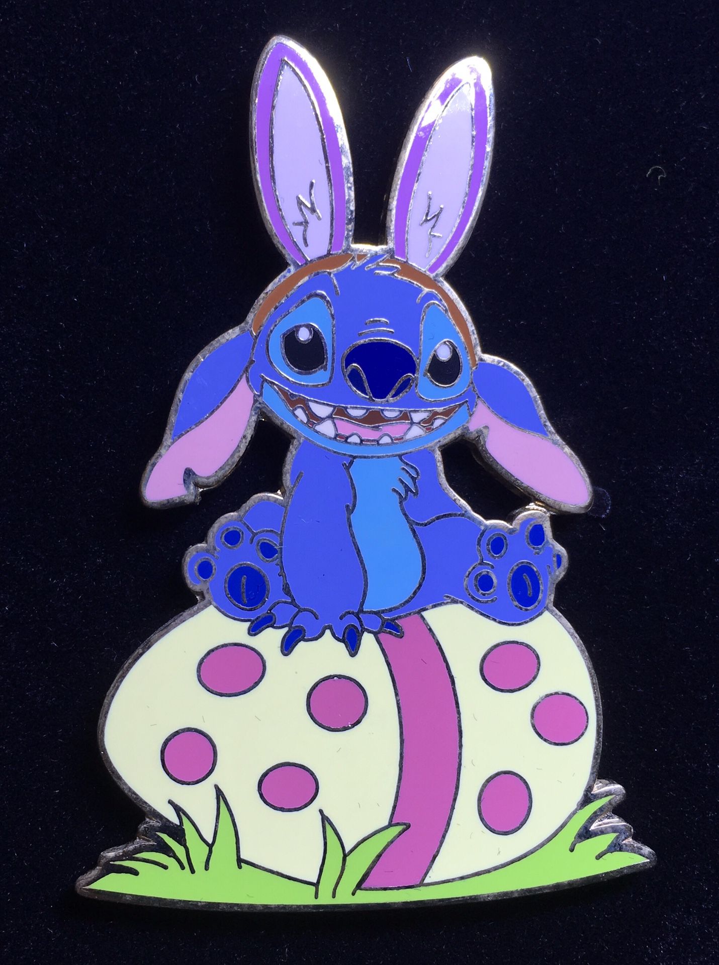 Disney Auctions Easter Stitch on Egg