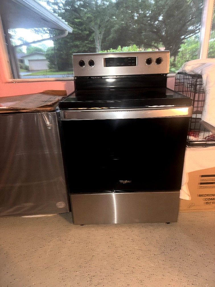 BRAND NEW Whirlpool Stove