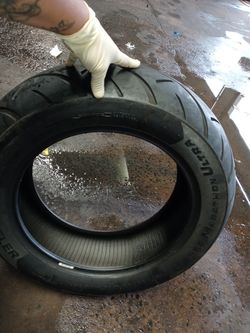 Motorcycle tire