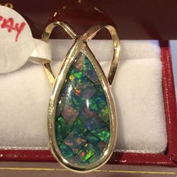 14 kt real gold & genuine opal
