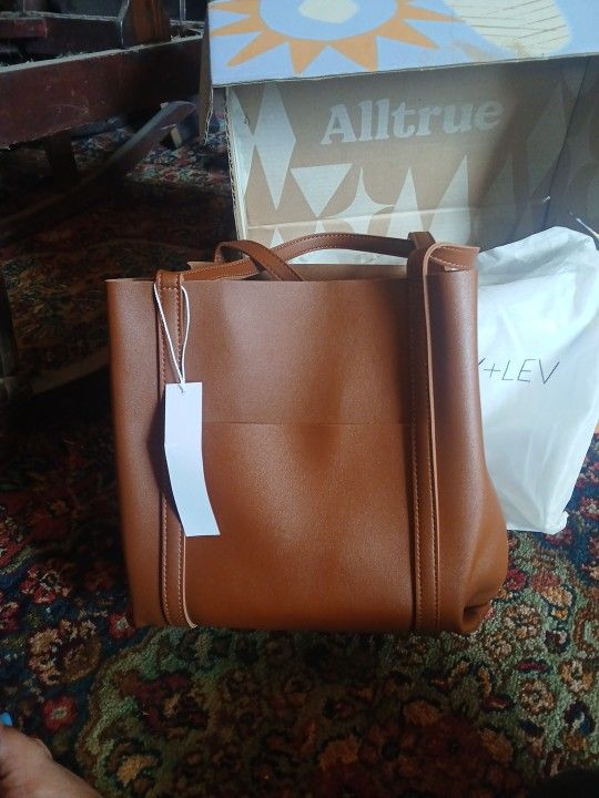 Henny + Lev Vegan Leather Purse Brand New!