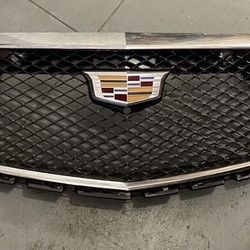 Chrome And Gloss Black Grille With Camera Hole For 20-21 Cadillac XT5 Sport