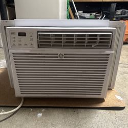 GE AIR CONDITIONER ** LIKE NEW**