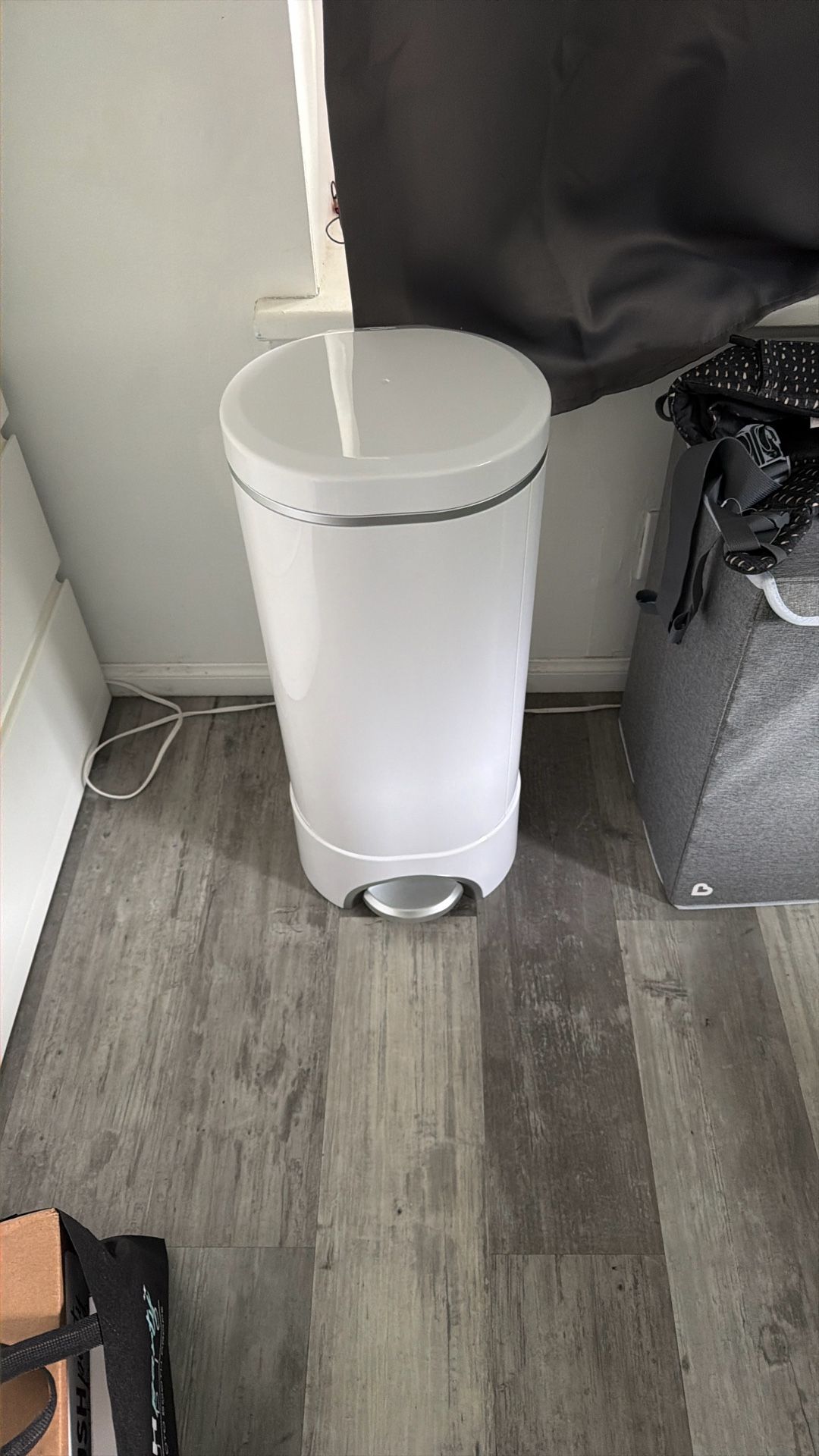 Munchkin Step Diaper Pail, Powered By Arm & Hammer