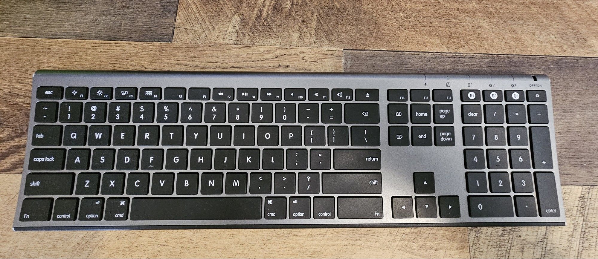 Keyboard for Mac/Windows. Can Connect With 3 Devicea