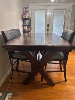 Dining room table set/ Dining table