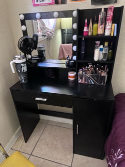 Vanity / make up table