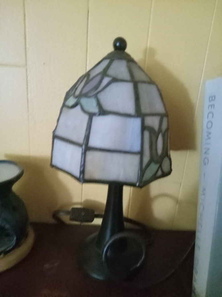 Tiffany Lamp, Statues