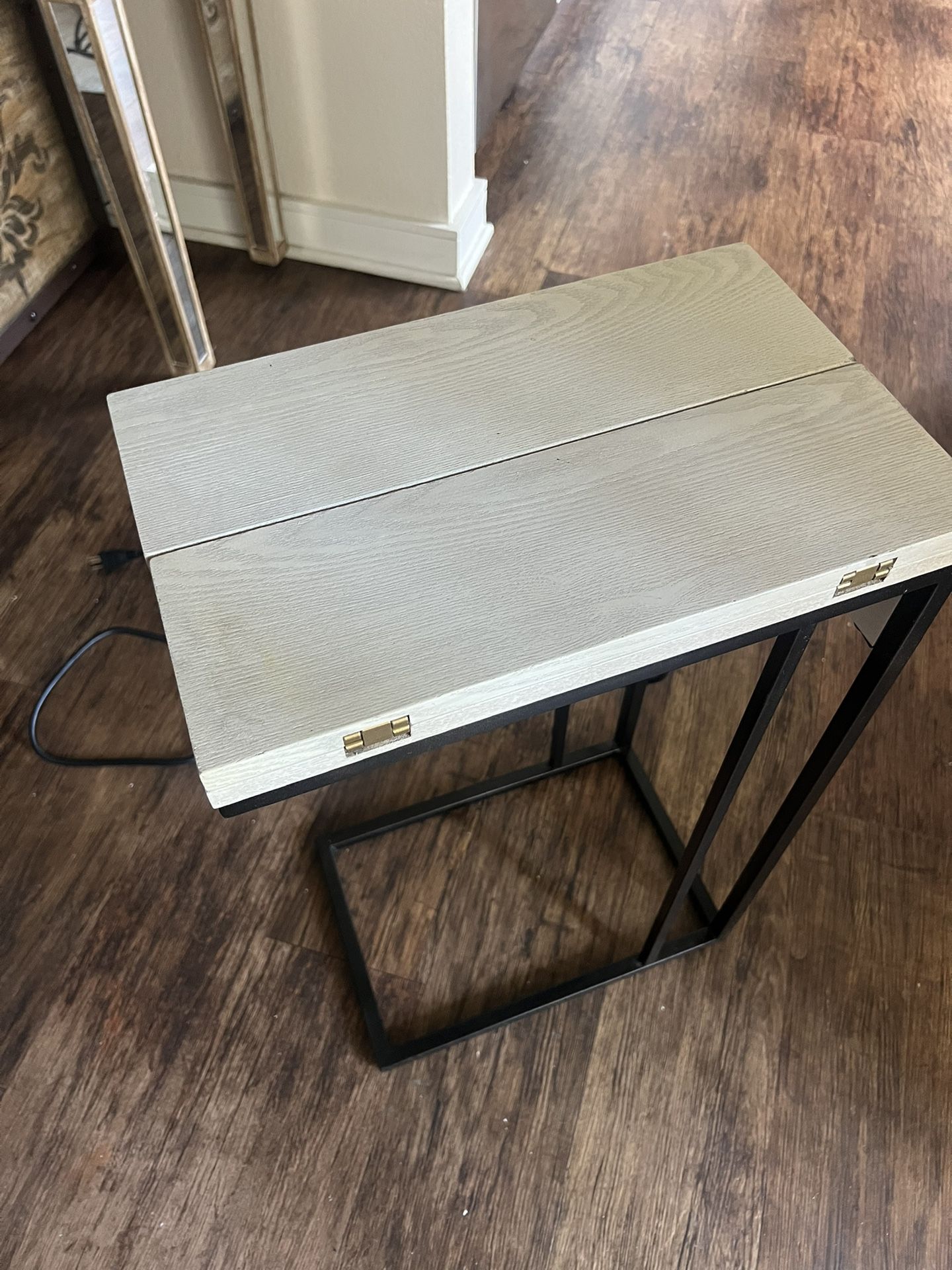 Like New! Foldable C-Shaped USofa Table with USB & AC Outlets