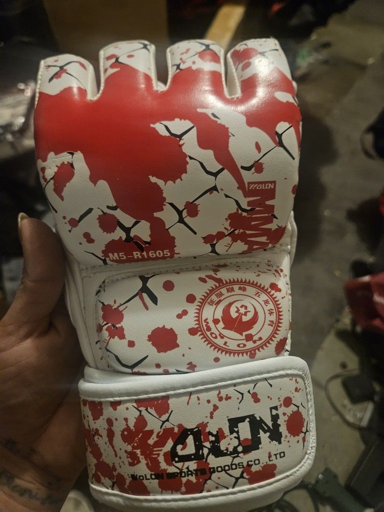 Medium White MMA GLOVES