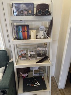 📚✨ Bookshelf / Display Shelves for Sale – Great Condition ✨🌿