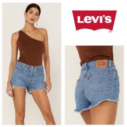 LEVI'S Women’s 501 Medium Wash Hi-rise Jazz solo distressed denim shorts