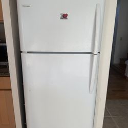 Refrigerator Fridge And Freezer Excellent Condition