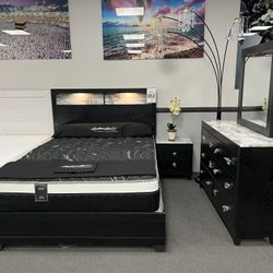 Black Queen Bedroom Set w/ Lights 