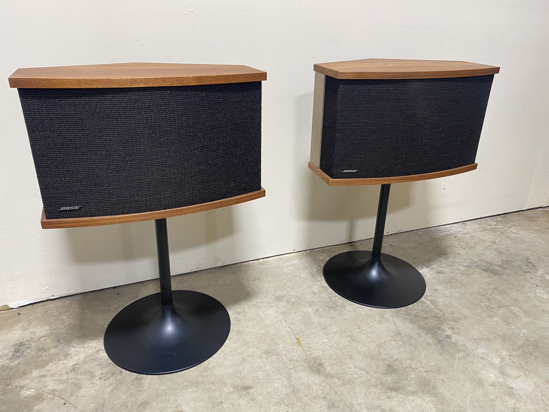 Bose 901 Series V Speakers With Stands 