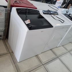 Whirlpool Cabrio 5.2 - 5.3 cu. ft. Smart Top Load Washing Machine & Gas Dryer 