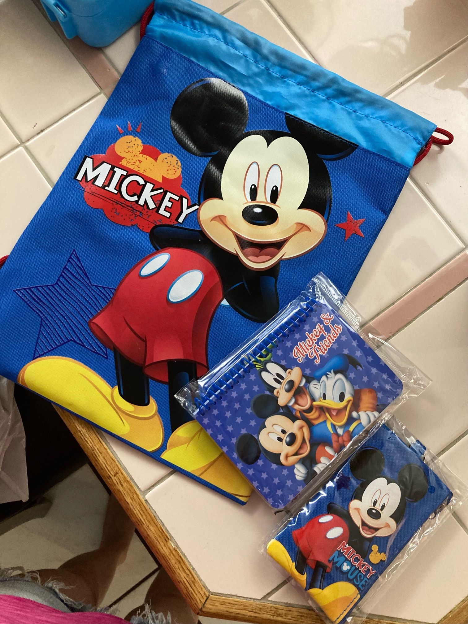 Mickey Pull String Bag With Asseseries