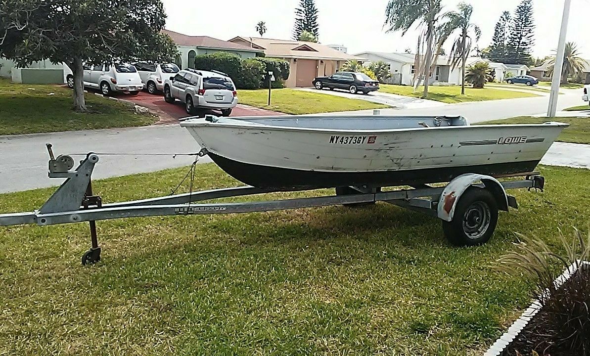 1989 lowe 14 foot beautifehul boat and title no trailer