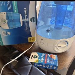 Step into premium quality with these Samuel Hubbard leather boots, crafted with top-tier materials and designed for all-day comfort and style.  👞 Fea