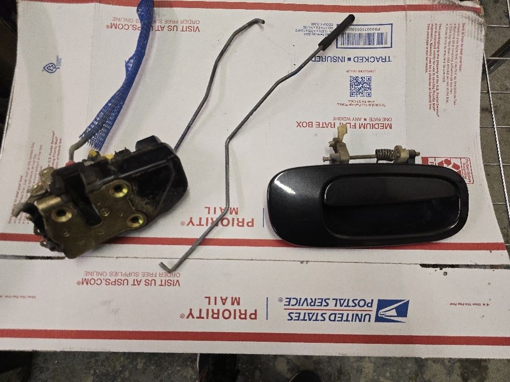Dodge Charger door handle, actuator lock latch
