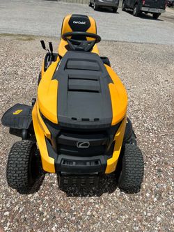 Cub Cadet XT1 Enduro LT 46 in. 22 HP V-Twin Kohler 7000 Series Engine Hydrostatic Drive Gas Riding L