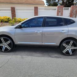 Nissan Rogue, Low Miles, Clean Title, 4 Cylibdwr Gas Saver, Registered, Smogged, 22"rims, 