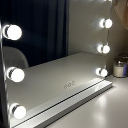 Vanity /Makeup Mirror With 3 Light Settings