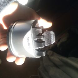 Scissor / knife sharpener