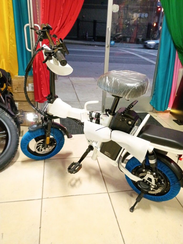 FULL SUSPENSION FOLDING ELECTRIC BIKE 25MPH-RANGE 30+MILES
FOLFING ELECTRIC BIKE
FULL SUSPENSION
500 WATTS
SPEED 25MPH
RANGE 30 miles
Weight 265
Phon