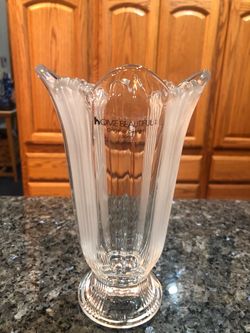 Beautiful Crystal Vase with Frosted Accent.  Size 7 1/2 inches tall and 4 1/2 inches wide. Brand new perfect condition no cracks or chips.  Has been o