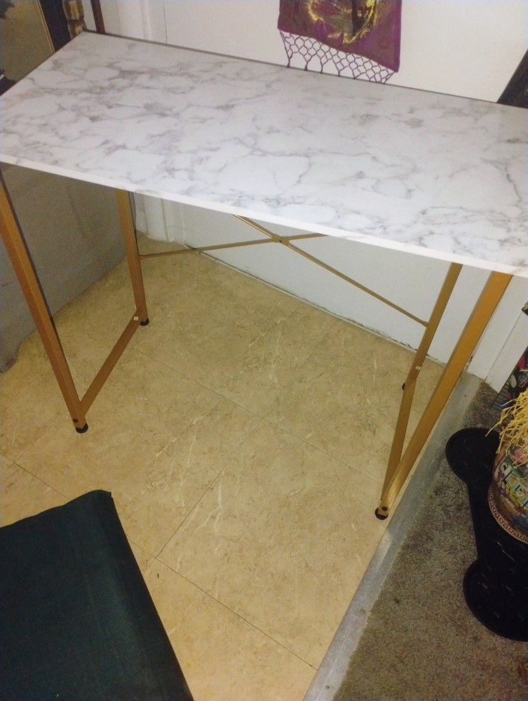32 X 16. 30 H. Metal Vinyl Top Desk/ Table Pickup Only Cash