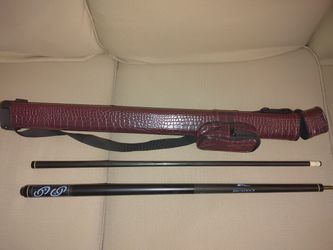 Vintage Brunswick 58 inch detachable pool cue with storage carrying bag