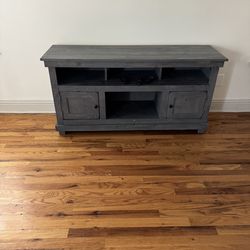 Entertainment center