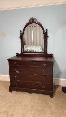 Dresser-antique