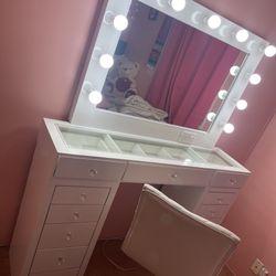 Make up vanity 