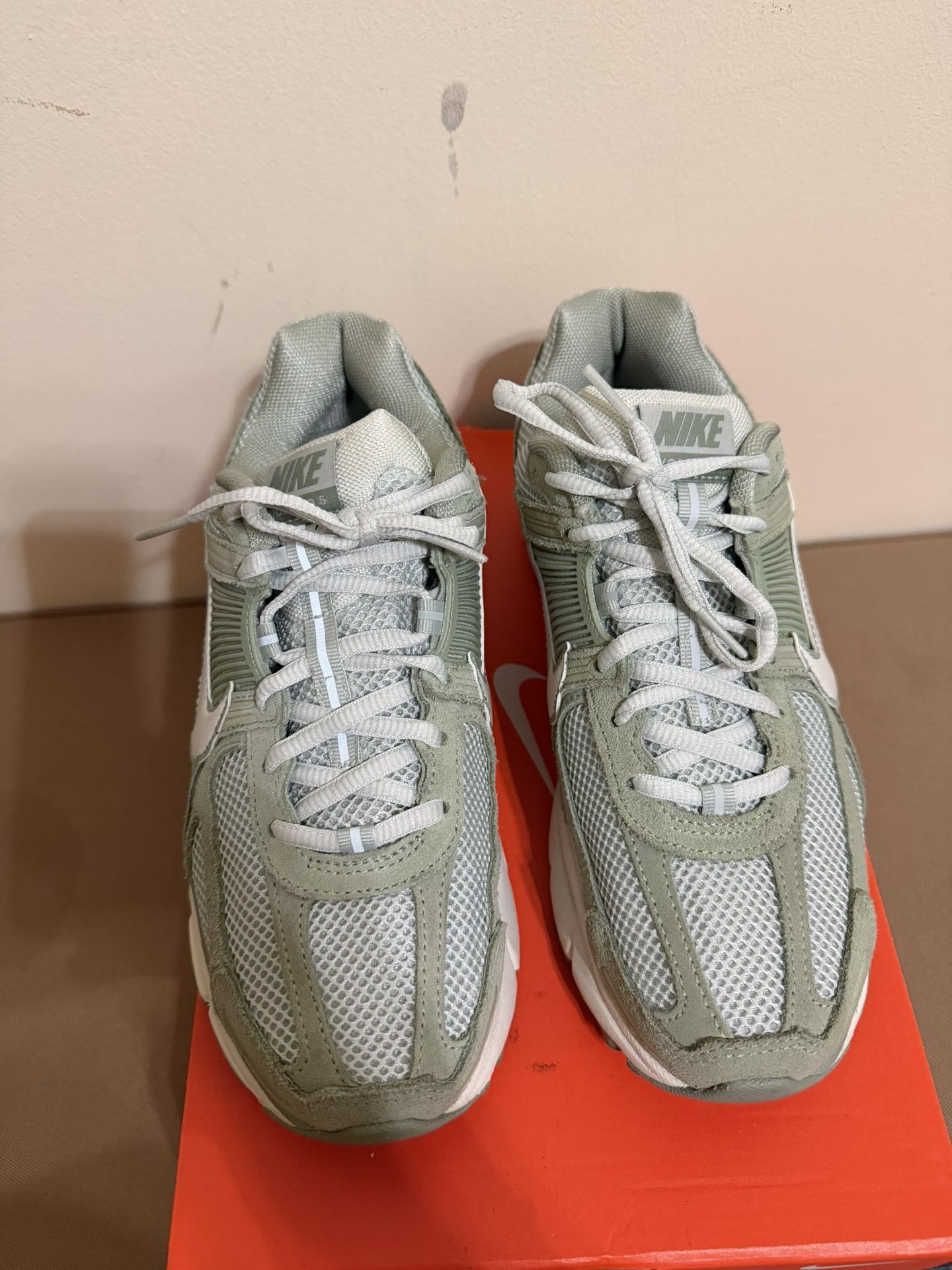 Nike Zoom Vomero 5 “Light Silver / Sea Glass” – Size 8 – Excellent Condition