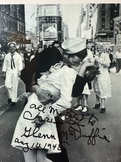 Glenn McDuffie signed VJ-day photo
