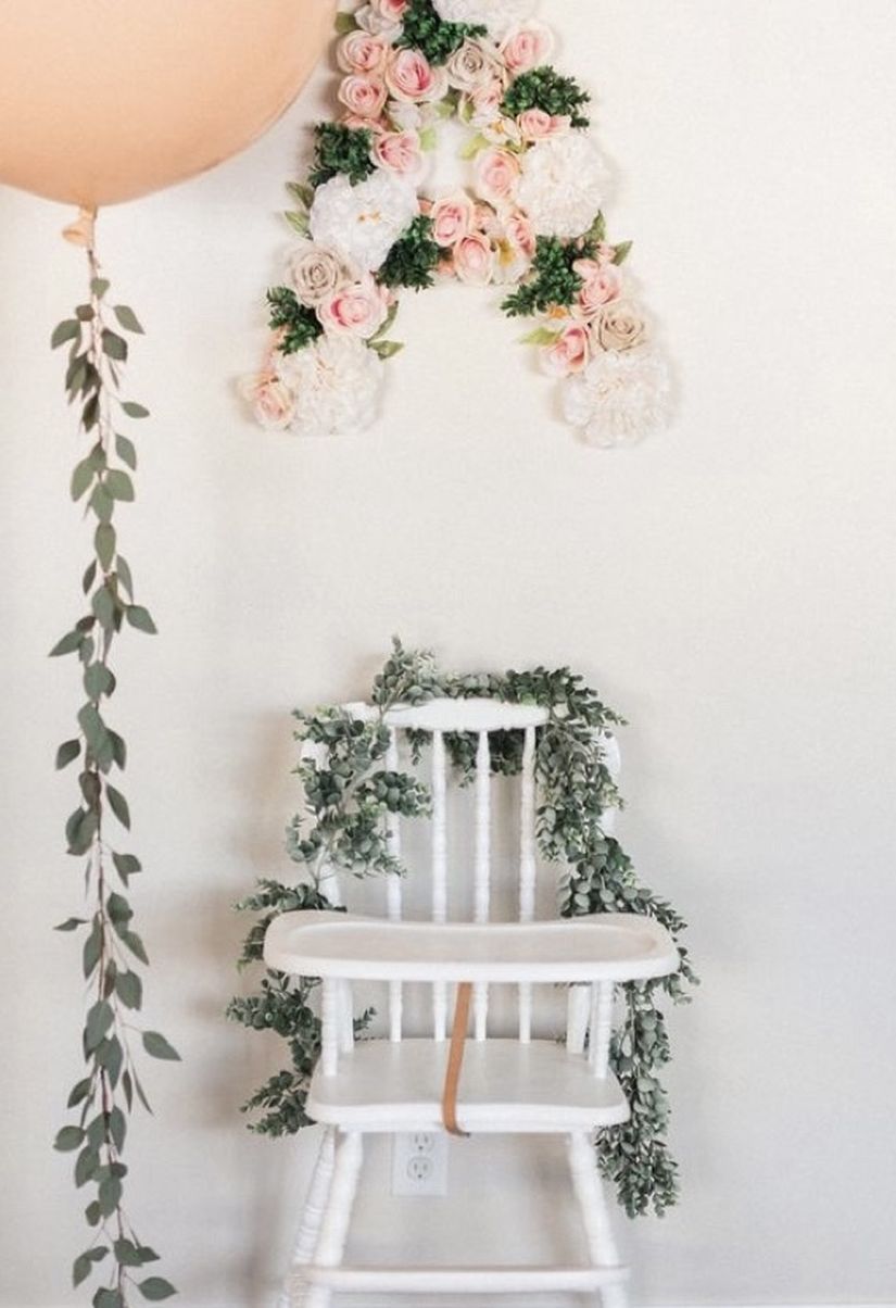 White Wooden Vintage High Chair