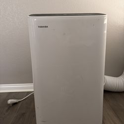 Toshiba Portable AC unit LIKE NEW