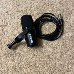 Shure MV7 Dynamic Unidirectional Dual LR/USB Podcasting Microphone - Black