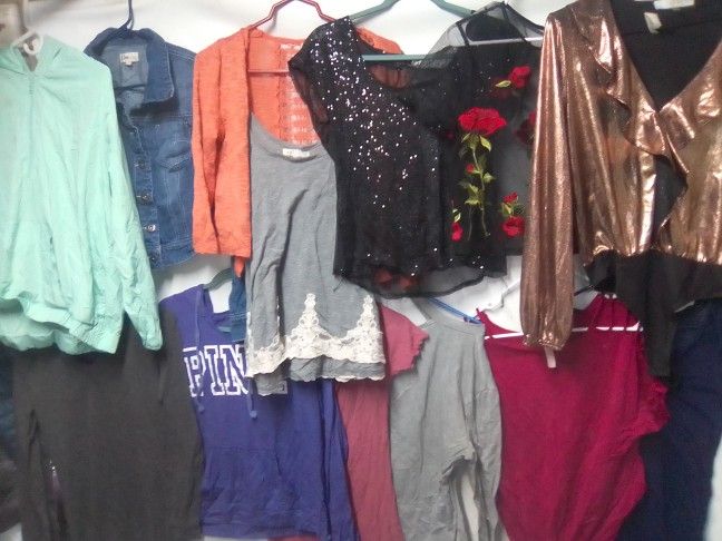 Women's 13 Piece Clothing Bundles Size Large
