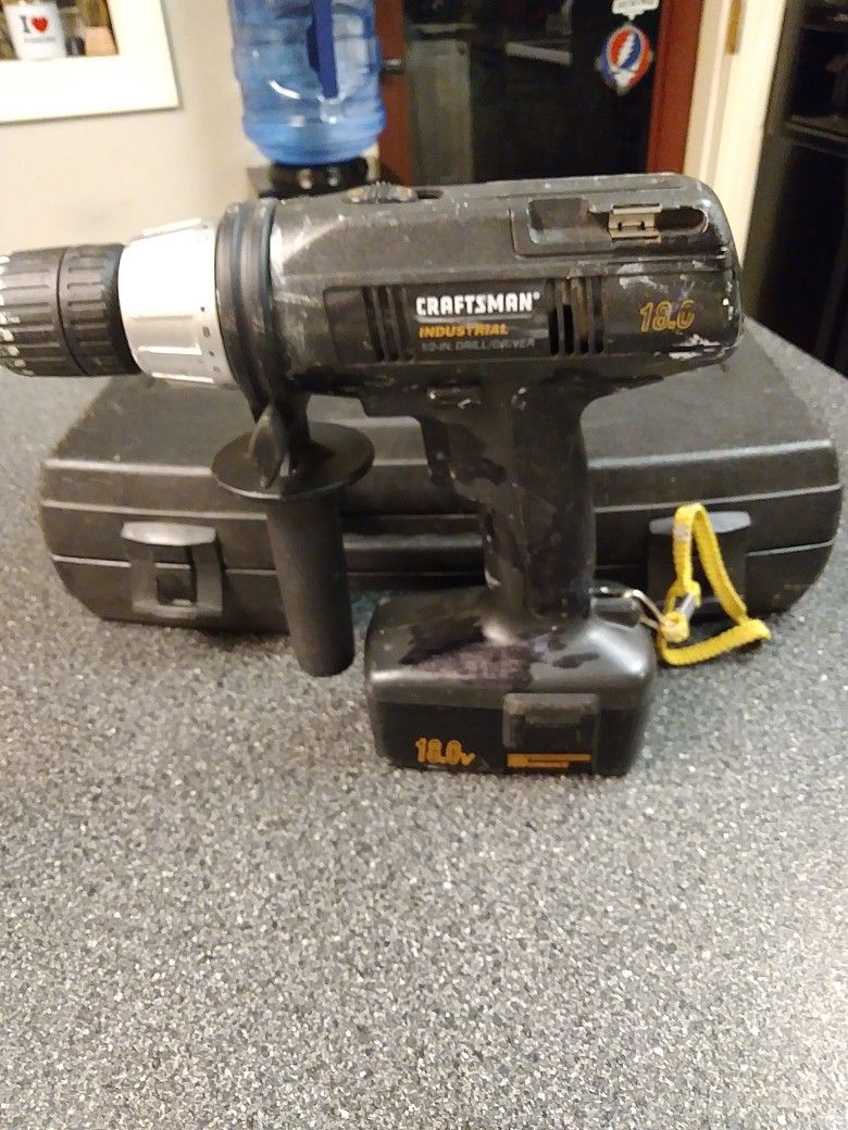 CRAFTSMAN. INDUSTRIAL. 1/2 INCH DRILL. 18 VOLT. NEEDS A. CHARGER.